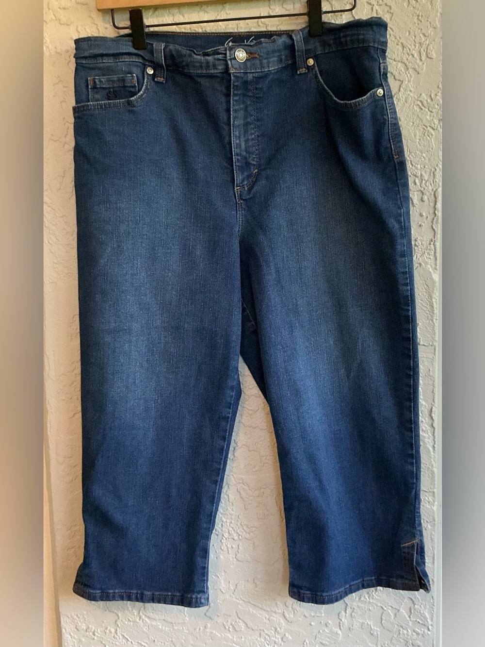 Gloria Vanderbilt Amanda Capri Denim Pants